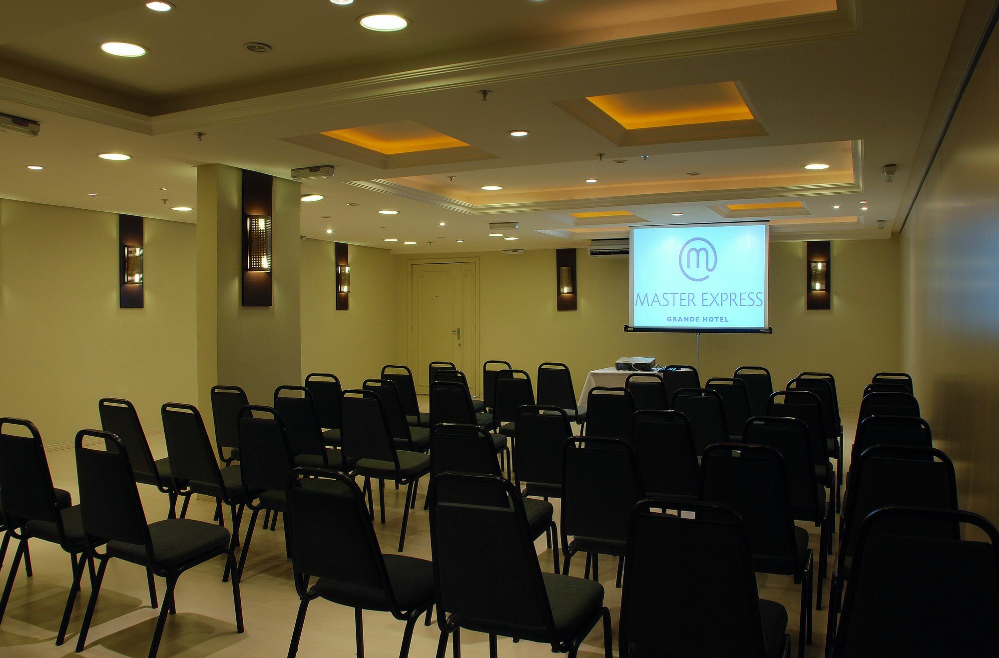 Master Grande Hotel - Proximo Ao Palacio Do Governo Porto Alegre Zewnętrze zdjęcie